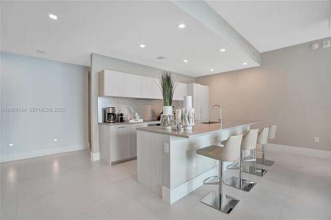 Building Photo - 501 NE 31st St