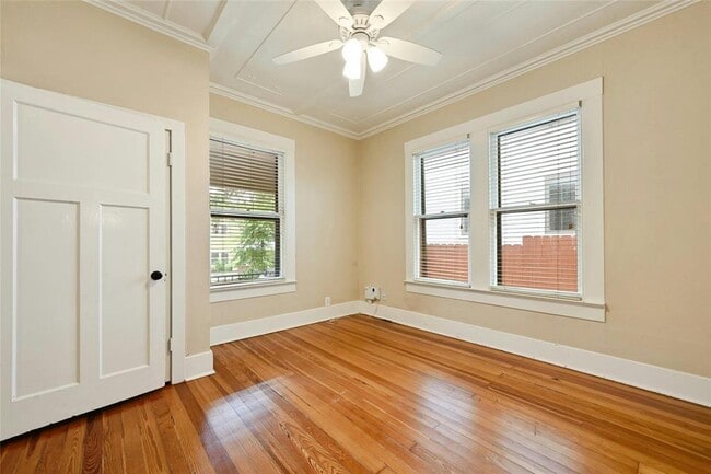 Building Photo - 507 E Live Oak St