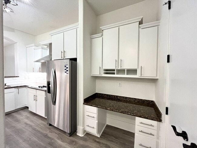 Building Photo - BEAUTIFUL CONDO WITH AMENITIES NEAR VANDERBILT!