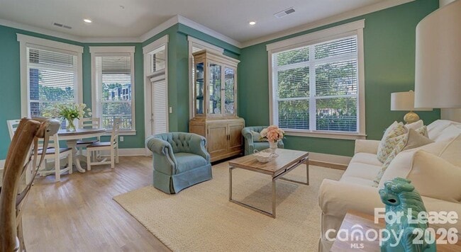 Building Photo - 16408 Holly Crest Ln