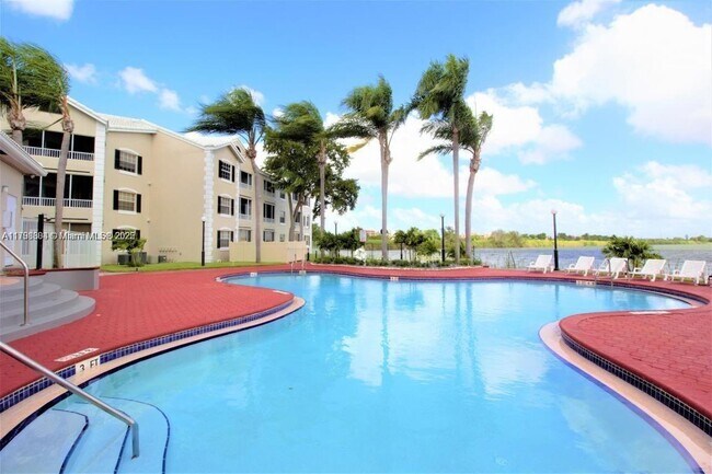Building Photo - 2861 N Oakland Forest Dr