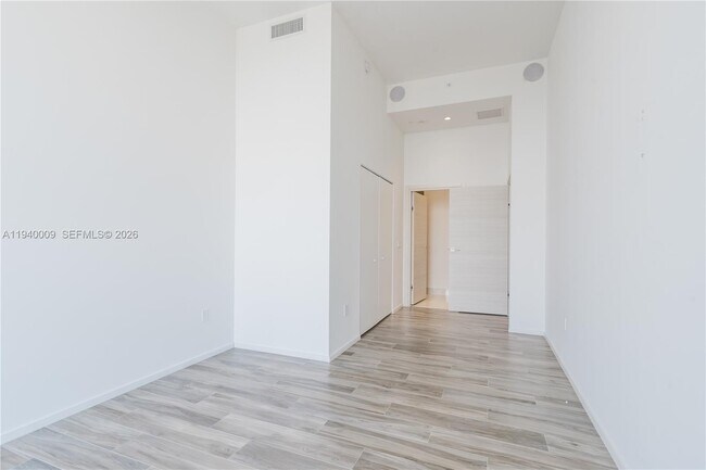 Building Photo - 801 S Miami Ave