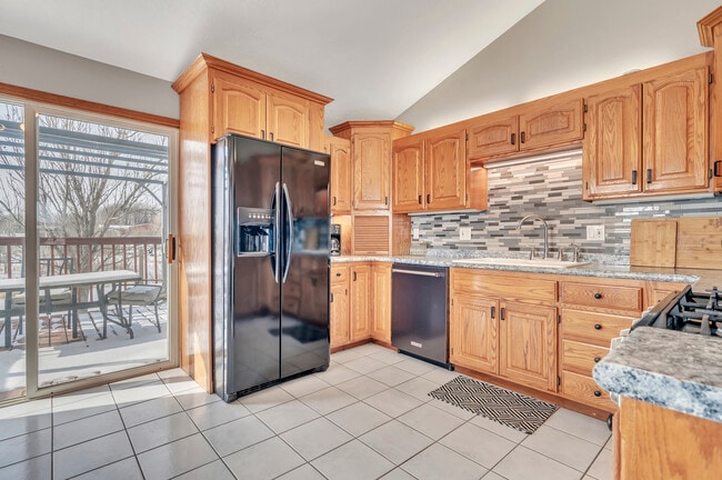Building Photo - 2803 Sportsmans Dr