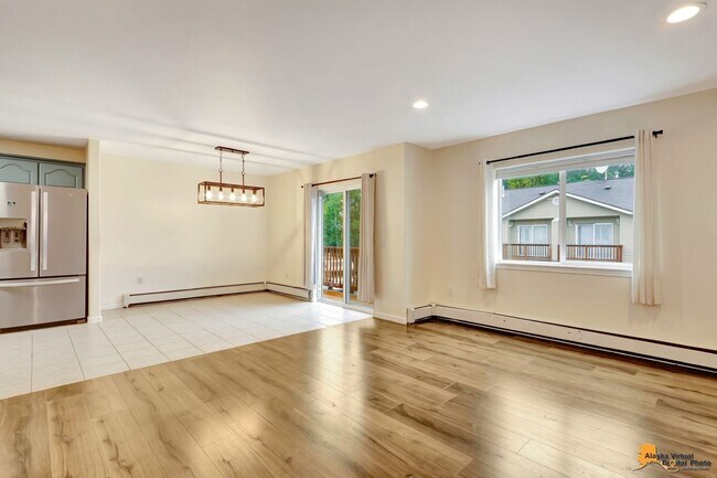 Building Photo - Modern 4-Bedroom Townhome in Desirable Sou...