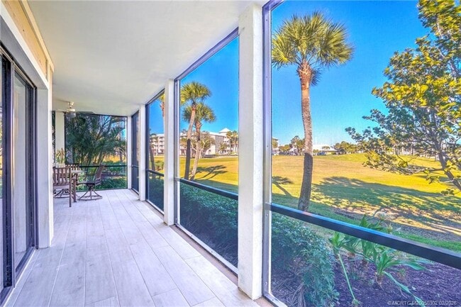 Building Photo - 331 Golfview Cir