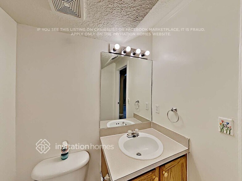 Building Photo - 10658 Pelican Dr