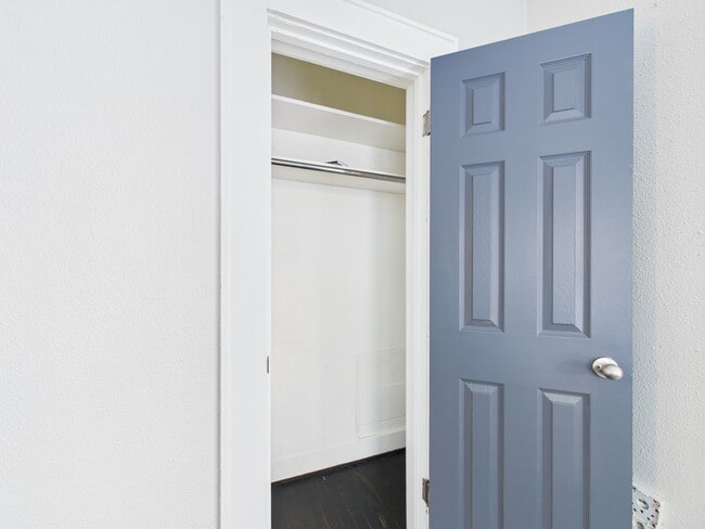 Building Photo - 607 Enid St