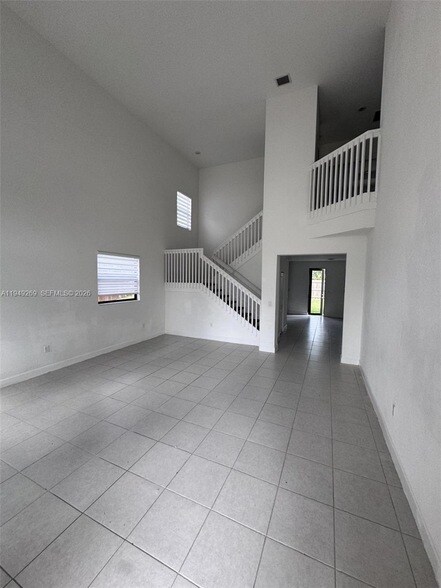 Building Photo - 157 NE 27th Terrace