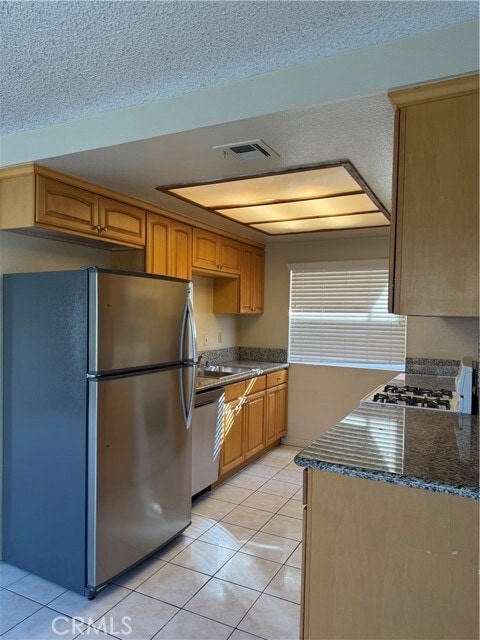 Building Photo - 836 S Sierra Vista Ave