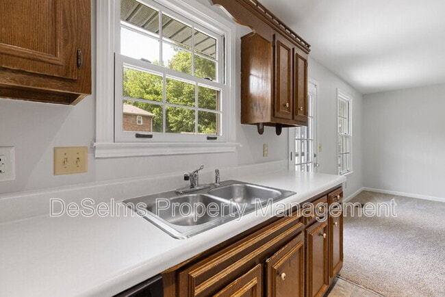 Building Photo - 3204 Blackwood Dr
