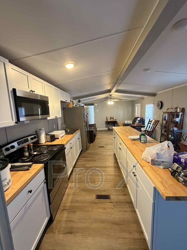 Building Photo - 300 S Madison St