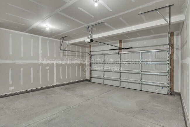 Building Photo - 840 McKenzie Pk Ter
