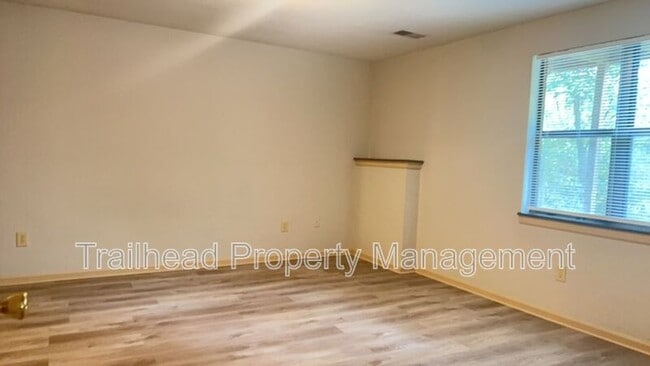 Building Photo - 8213 N Everton Ave