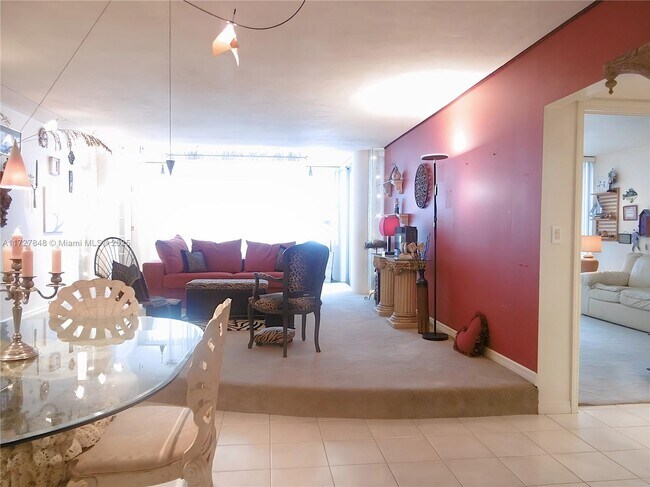 Building Photo - 5005 Collins Ave
