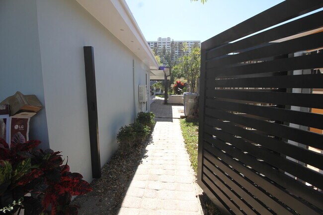 Building Photo - 2548 SE 14th St