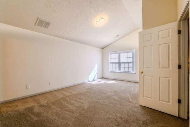 Building Photo - 263 Silver Ridge Dr