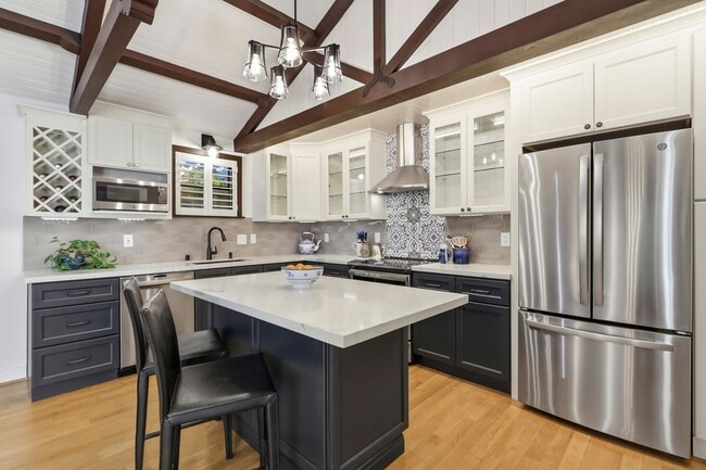 Building Photo - Epic custom remodel on this 1930s Spanish-style home near Downtown Willow Glen!