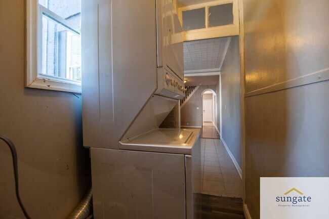 Building Photo - 1210 Sargeant St