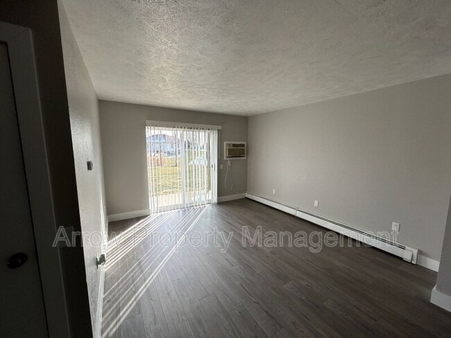 Building Photo - 940 27th St