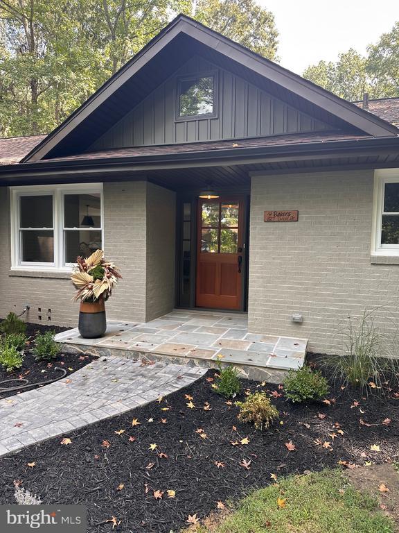 Building Photo - 827 Locust Dr