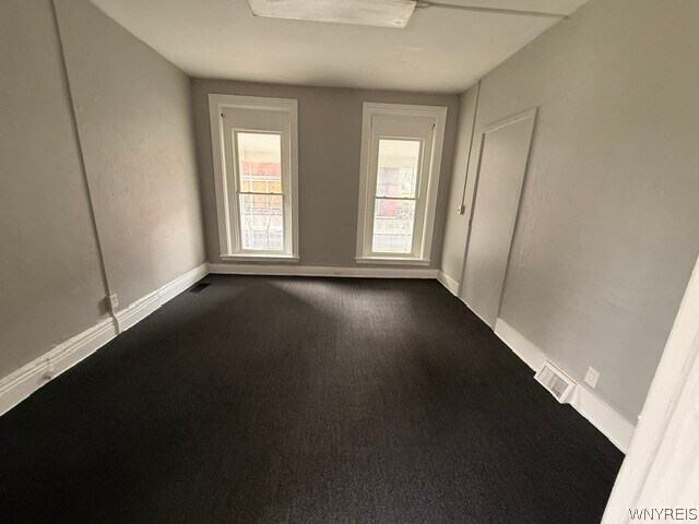 Building Photo - 491 Emslie St