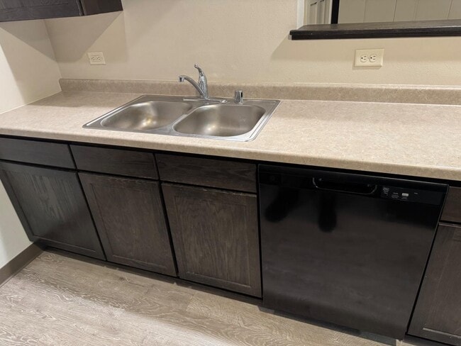 Building Photo - 922 Charles St