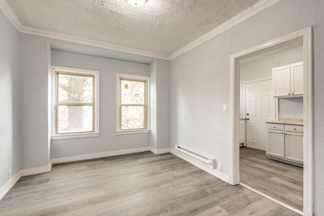 Building Photo - 2-Bedrooms