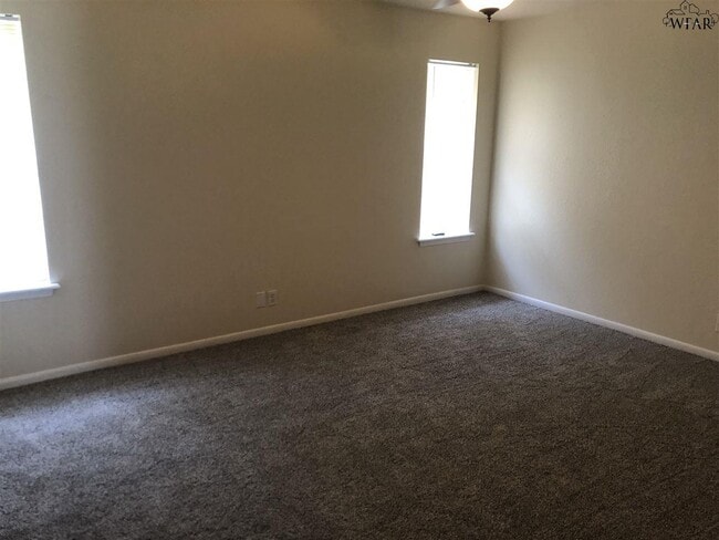 Building Photo - 5119 Edgecliff Dr