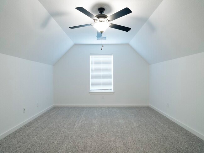 Building Photo - 441 Willow Dr