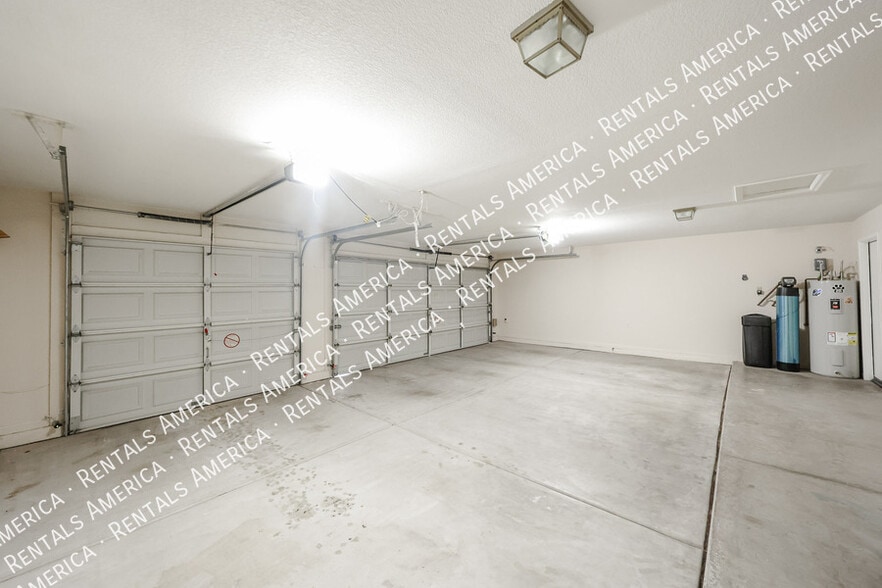 Building Photo - 1635 W Wisteria Dr