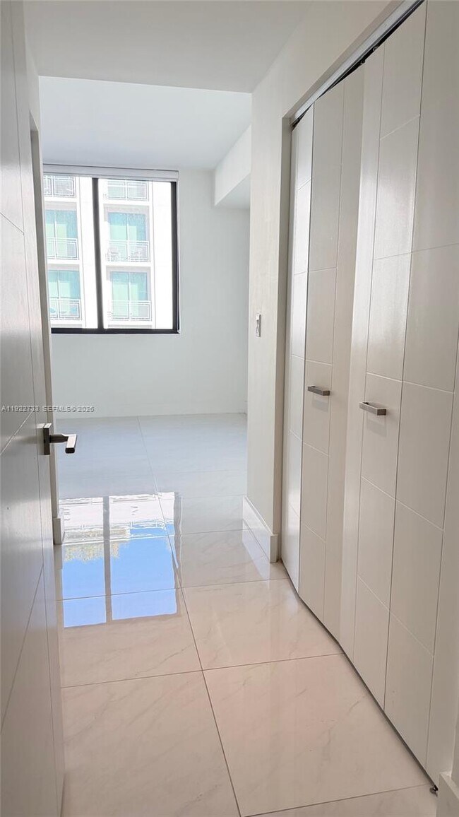 Building Photo - 301 Altara Ave