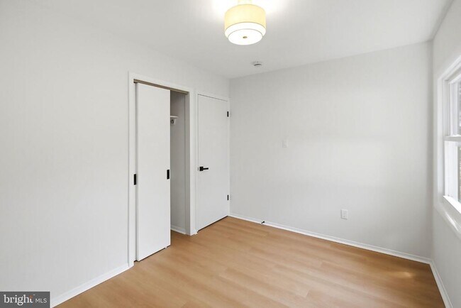 Building Photo - 21 Glenview Ln