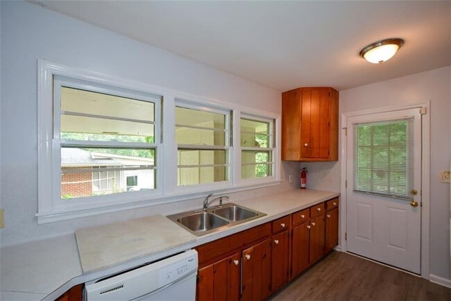 Building Photo - 1376 Woodbine St