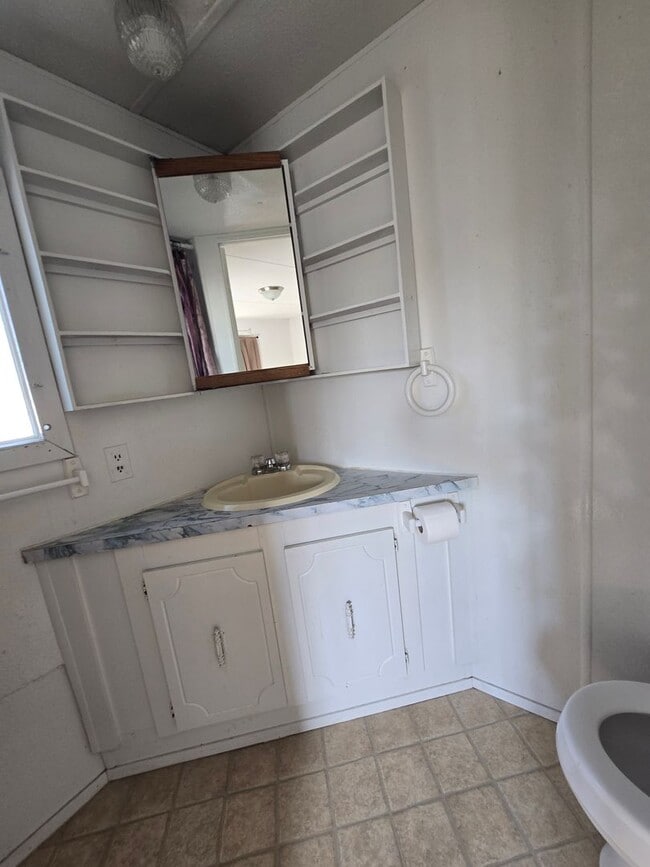 Building Photo - 2 Bed, 2 Bath 1 Office Space Trailer House