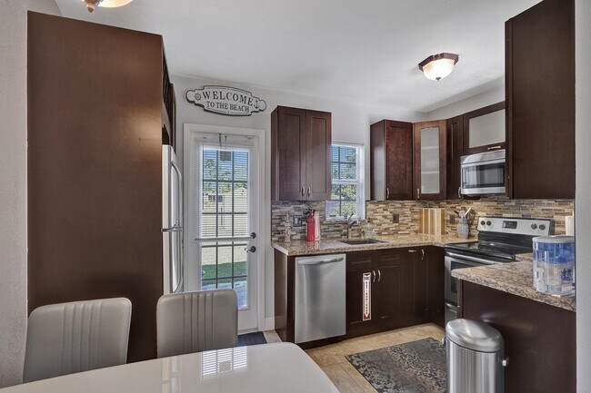 Building Photo - 1417 N Andrews Ave