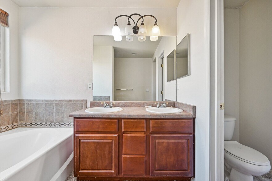 Building Photo - 7005 Wood Lily Dr