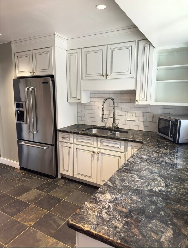 Building Photo - 3349 Kings Neck Dr