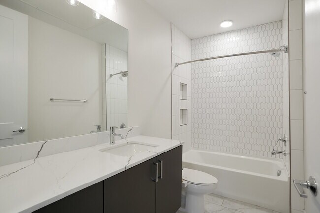 Building Photo - Luxe Condo Near Regis With Covered Parking Included