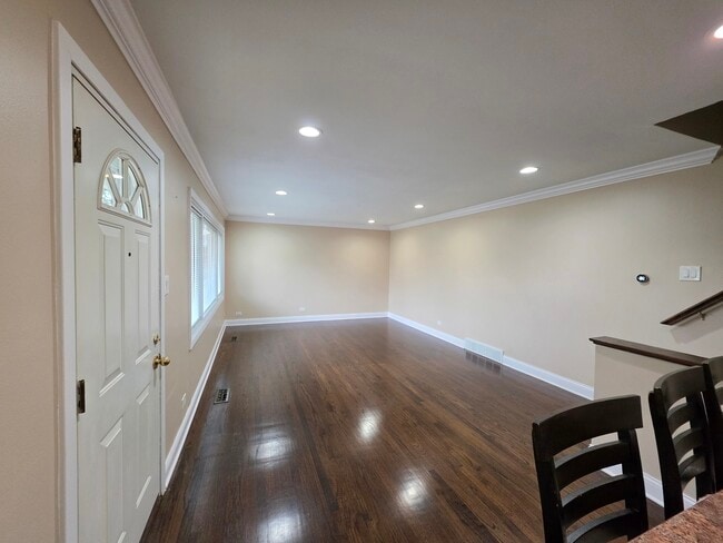Building Photo - 9104 Oleander Ave