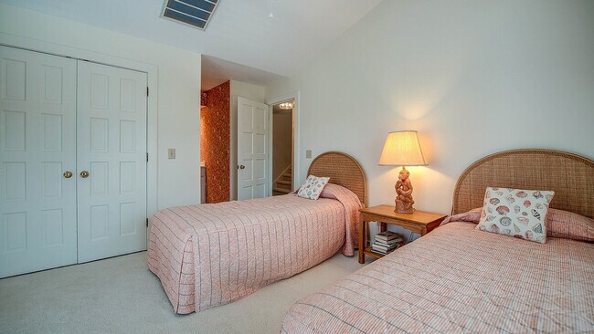 Building Photo - 38 Leeward Ct