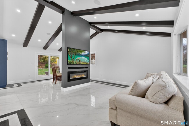 Building Photo - 6 Brighton St