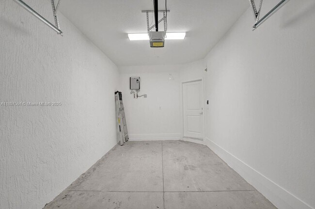 Building Photo - 133 SW 171st Ave