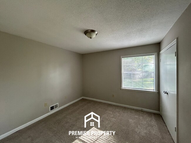 Building Photo - Spacious 4BR/2BA Southaven Home | Hardwood Floors, Fireplace & Fenced Yard with Shed