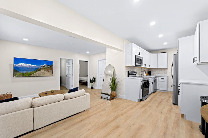 Building Photo - 4603 N Ocean Blvd