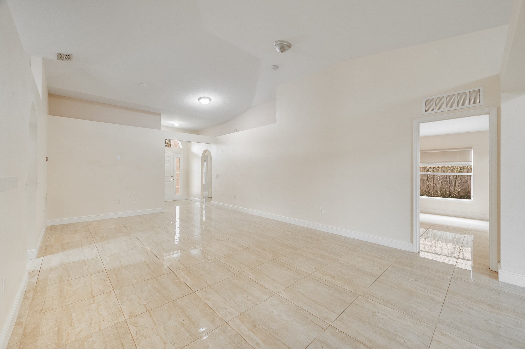 Building Photo - 537 Mason Dr