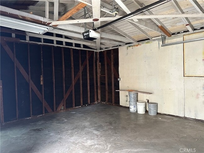 Building Photo - 4930 N Vincent Ave