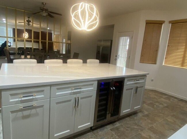 Building Photo - Elegant 5-Bedroom, 3.5-Bathroom Home –1st ...