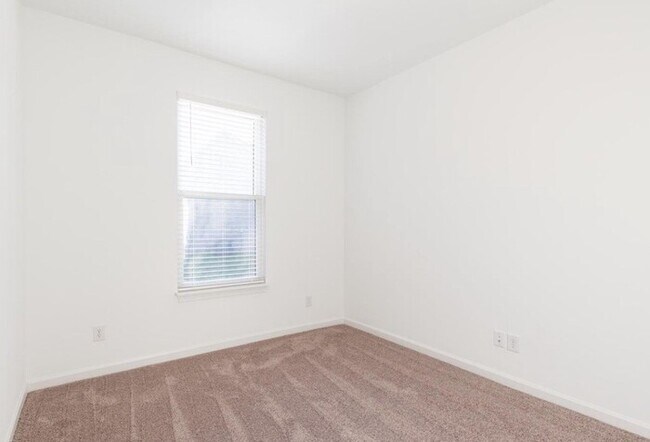 Building Photo - 8060 Clarks Creek Ct