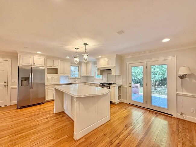 Building Photo - **OFFERING REFUNDABLE APPLICATION FEES** Incredible 5BD, 4.5BA House in Downtown Raleigh on Over ...