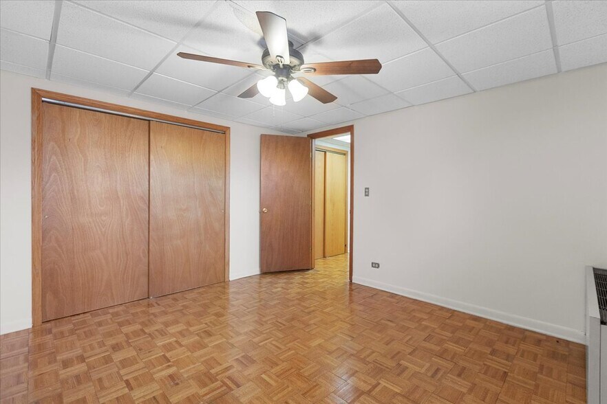 Building Photo - 620 W Belmont Ave